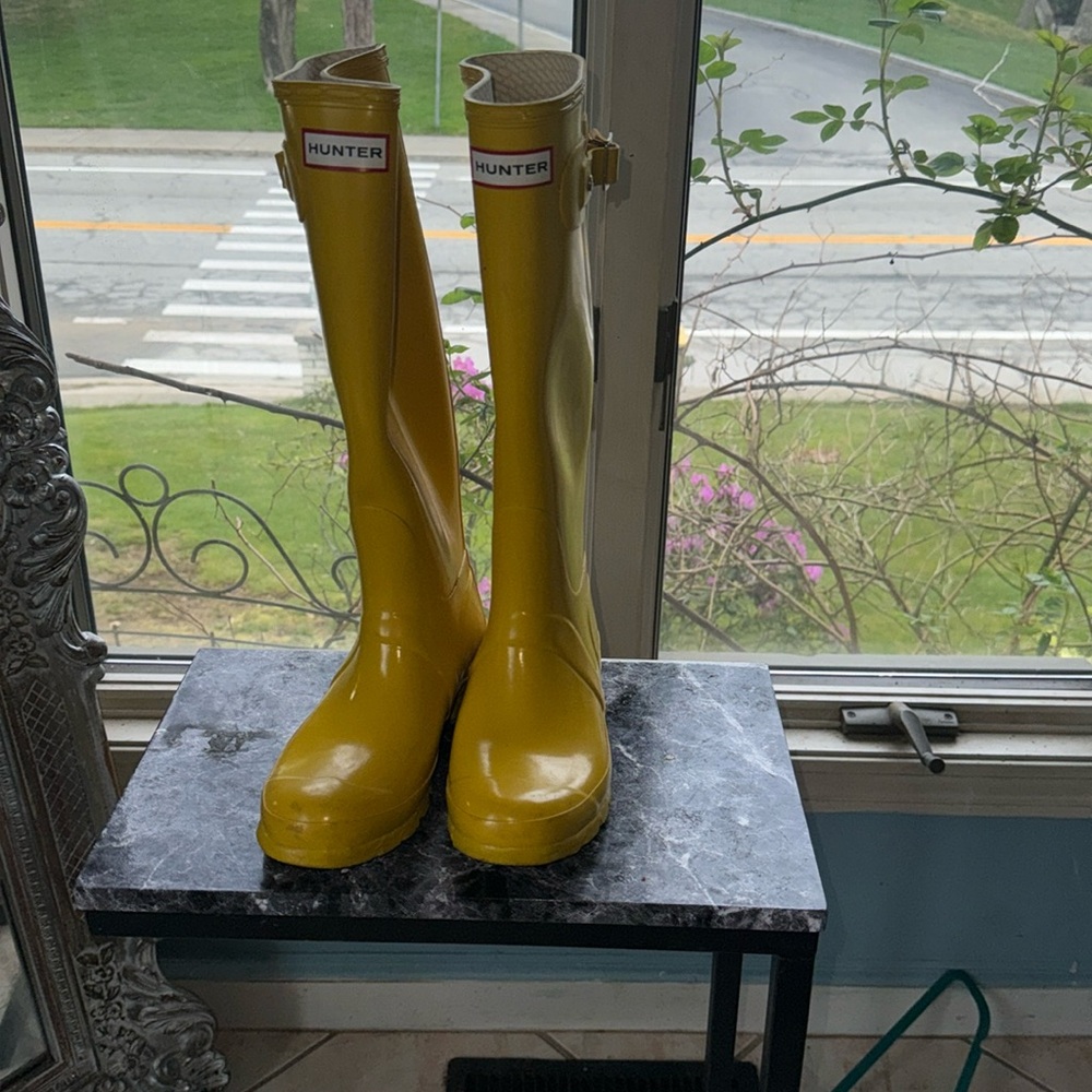 Hunter yellow rain boots size 37